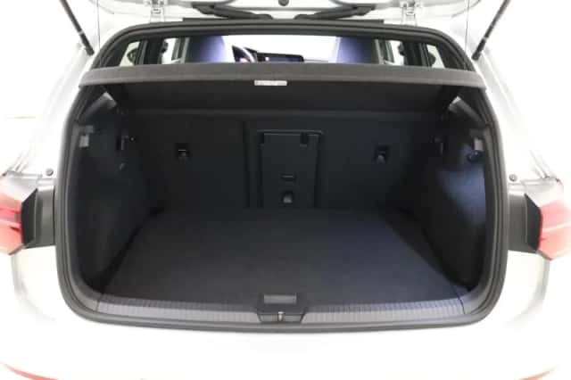 Volkswagen Golf (2024) thumbnail 4