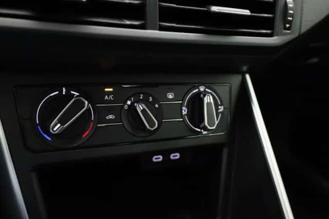 Volkswagen Polo (2023) thumbnail 24