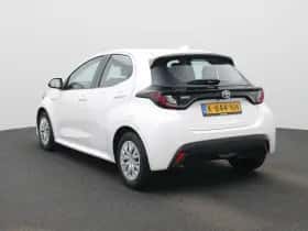 Toyota Yaris (2021) thumbnail 2