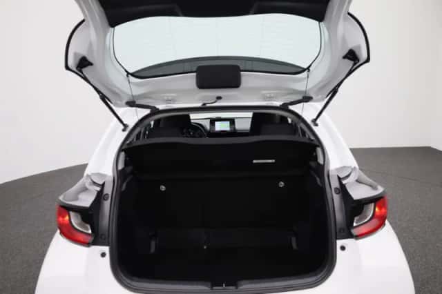 Toyota Yaris (2021) thumbnail 11