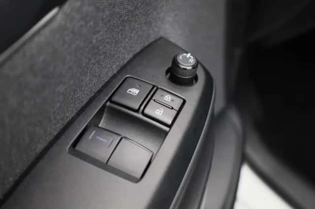 Toyota Yaris (2021) thumbnail 24