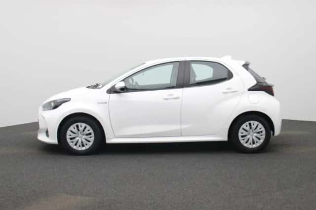 Toyota Yaris (2021) thumbnail 4