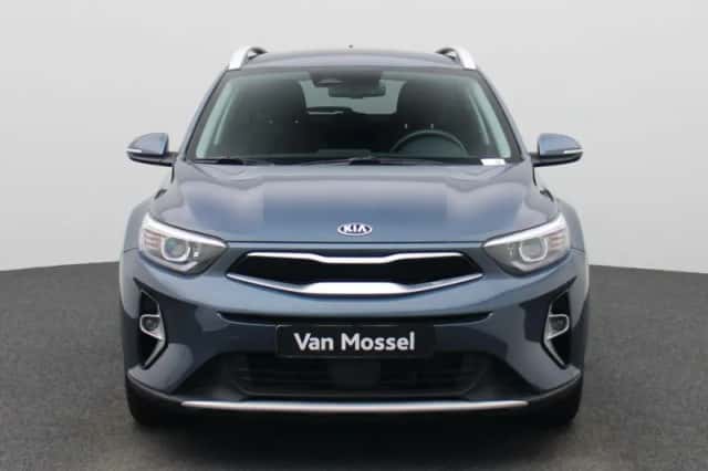 Kia Stonic (2021) thumbnail 3
