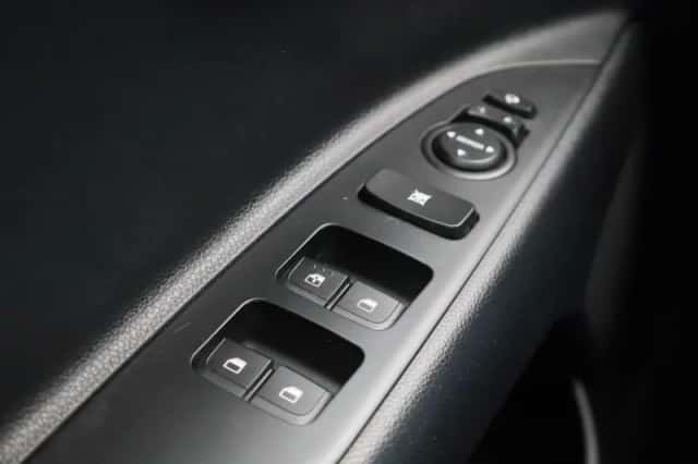 Kia Stonic (2021) thumbnail 26