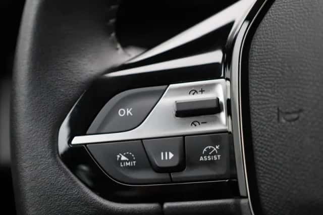 Peugeot 308 (2023) thumbnail 18