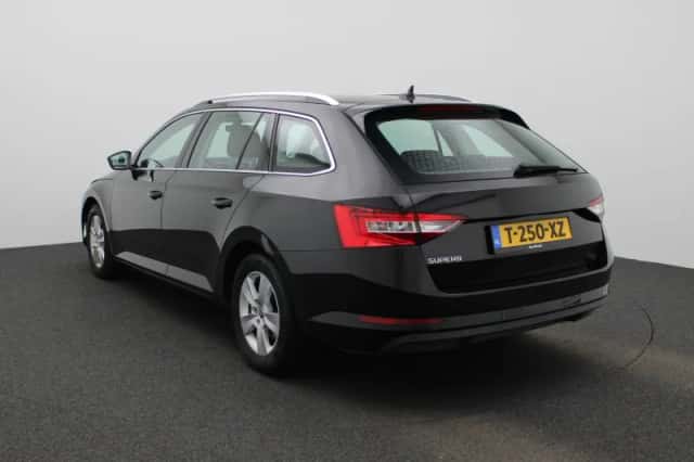 Škoda Superb (2023) thumbnail 2
