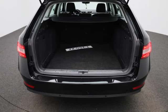 Škoda Superb (2023) thumbnail 11