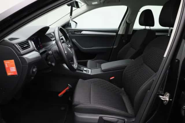 Škoda Superb (2023) thumbnail 9