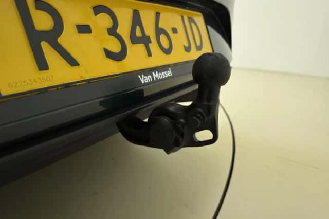 SEAT Leon (2022) thumbnail 3