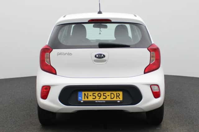 Kia Picanto (2021) thumbnail 5
