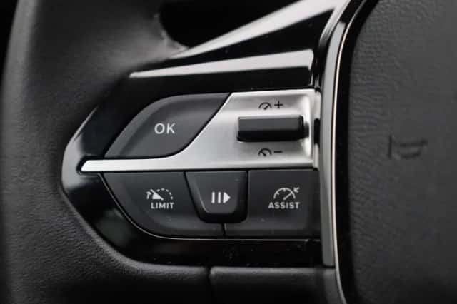 Peugeot 308 (2023) thumbnail 18