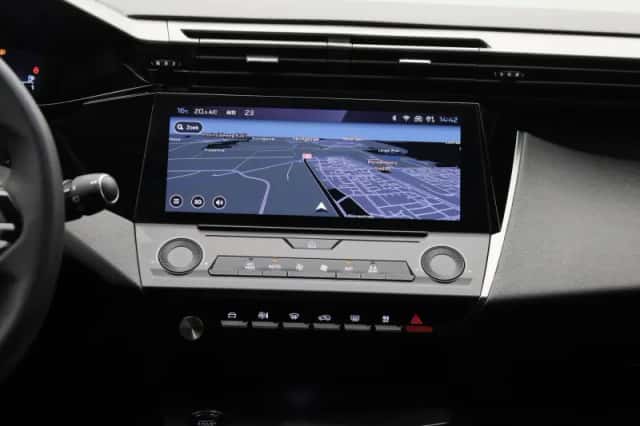 Peugeot 308 (2023) thumbnail 9