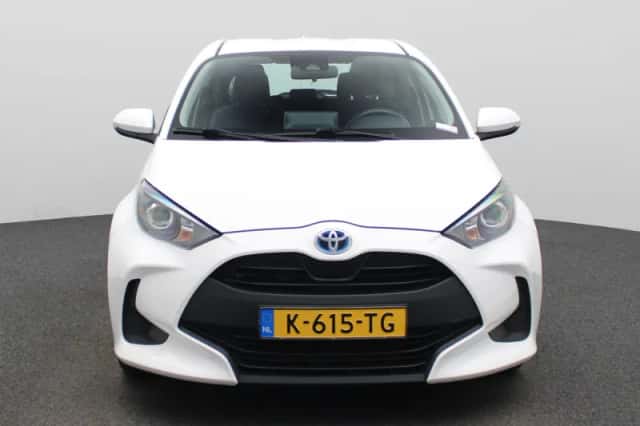 Toyota Yaris (2021) thumbnail 3