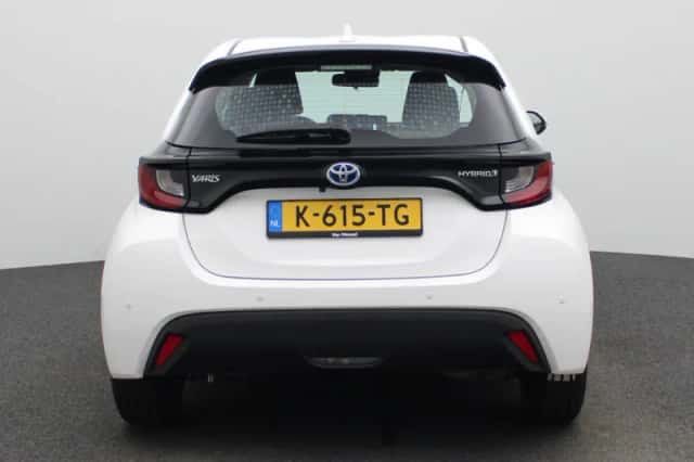 Toyota Yaris (2021) thumbnail 5
