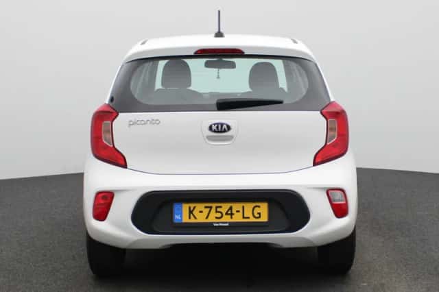 Kia Picanto (2021) thumbnail 5