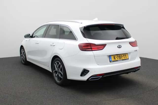 Kia Ceed Sportswagon (2021) thumbnail 2