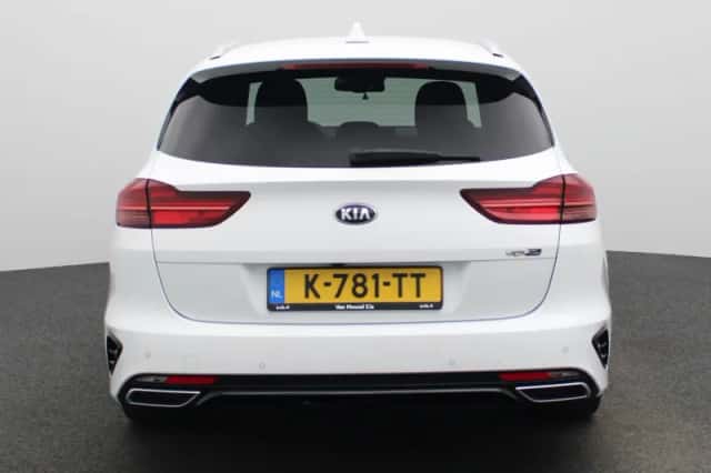 Kia Ceed Sportswagon (2021) thumbnail 5