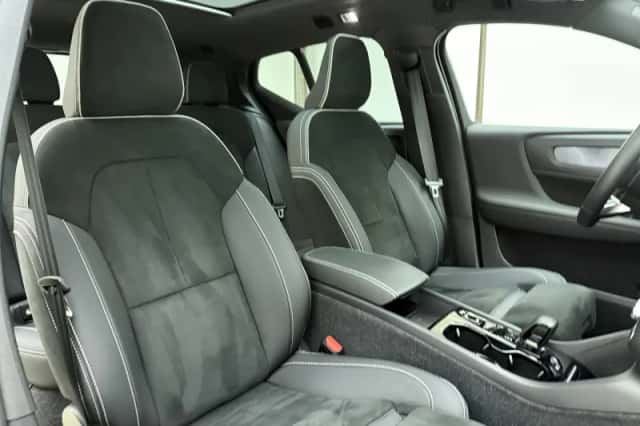 Volvo XC40 (2022) thumbnail 10