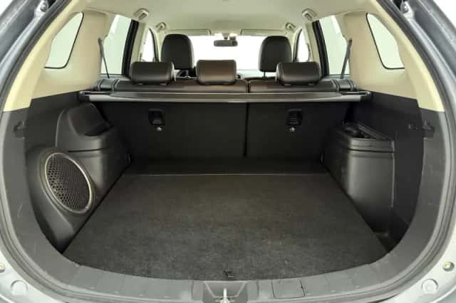Mitsubishi Outlander (2015) thumbnail 3