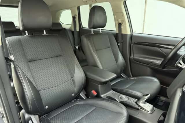 Mitsubishi Outlander (2015) thumbnail 5