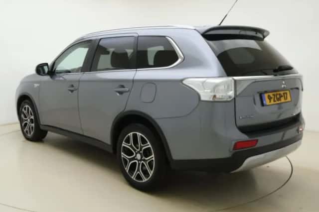 Mitsubishi Outlander (2015) thumbnail 7