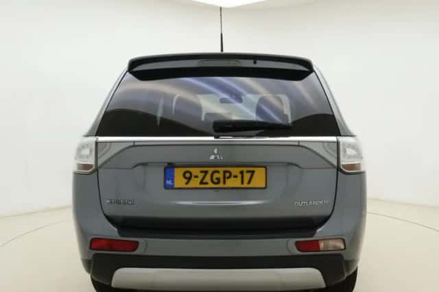 Mitsubishi Outlander (2015) thumbnail 8