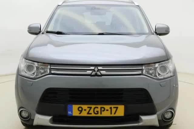 Mitsubishi Outlander (2015) thumbnail 9