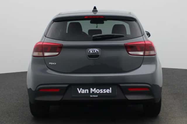 Kia Rio (2021) thumbnail 5