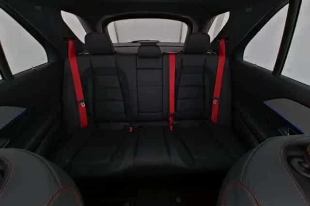 Mercedes-Benz GLE (2025) thumbnail 6