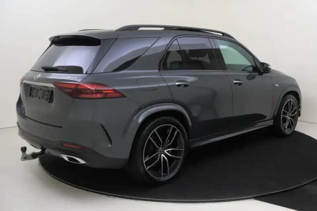 Mercedes-Benz GLE (2025) thumbnail 4