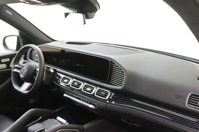 Mercedes-Benz GLE (2025) thumbnail 5