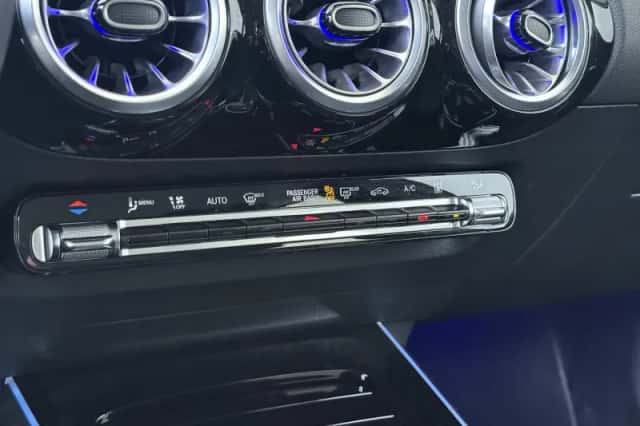 Mercedes-Benz GLA (2024) thumbnail 20