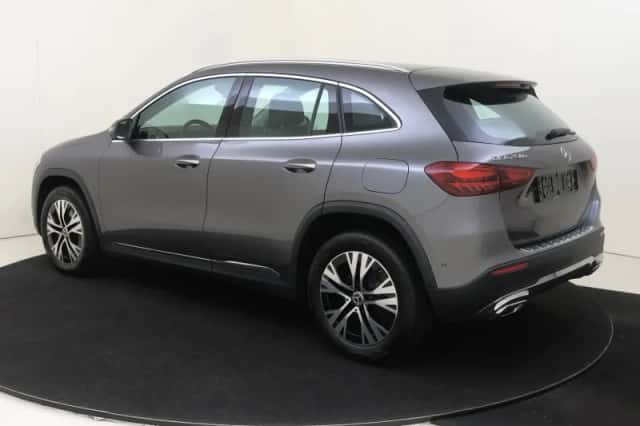 Mercedes-Benz GLA (2024) thumbnail 3
