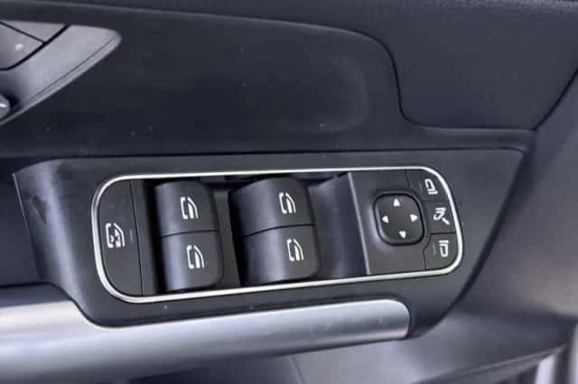 Mercedes-Benz GLA (2024) thumbnail 26