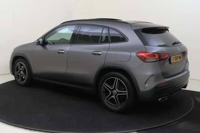 Mercedes-Benz GLA (2021) thumbnail 3