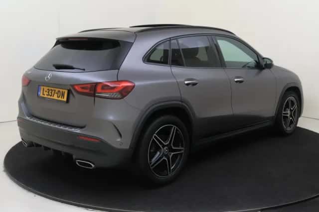 Mercedes-Benz GLA (2021) thumbnail 4