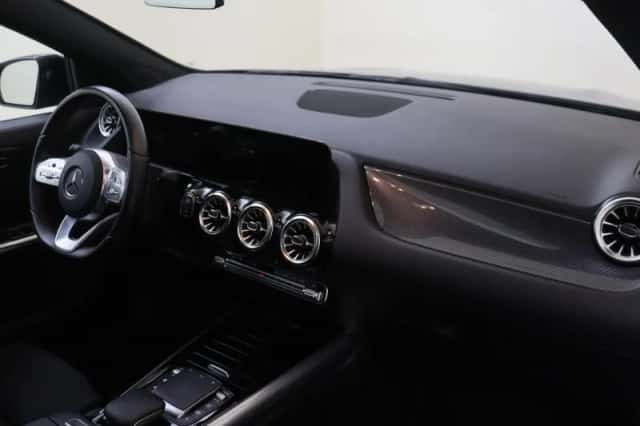 Mercedes-Benz GLA (2021) thumbnail 5