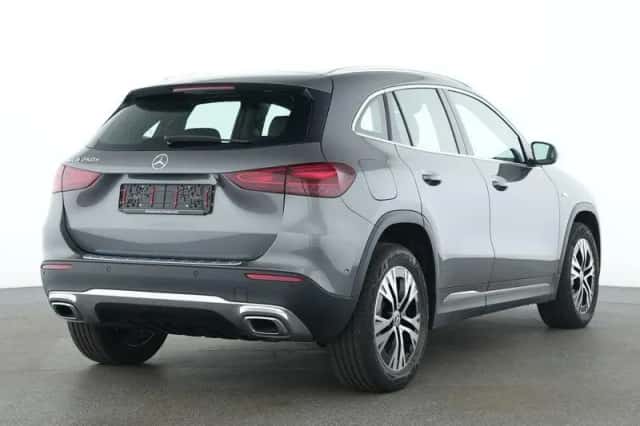 Mercedes-Benz GLA (2025) thumbnail 2
