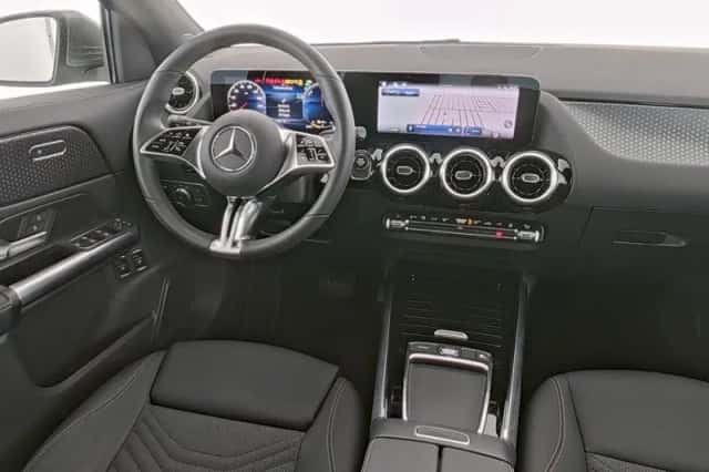 Mercedes-Benz GLA (2025) thumbnail 4
