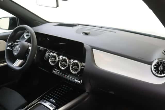 Mercedes-Benz GLA (2026) thumbnail 5