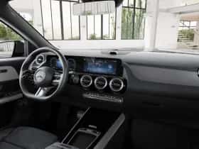 Mercedes-Benz GLA thumbnail 2