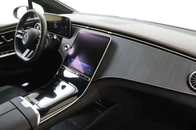 Mercedes-Benz EQE (2024) thumbnail 5