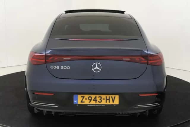 Mercedes-Benz EQE (2023) thumbnail 6