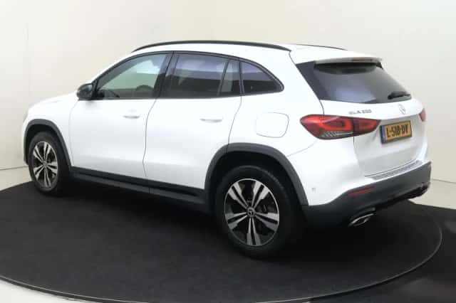 Mercedes-Benz GLA (2021) thumbnail 3