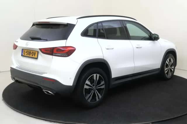 Mercedes-Benz GLA (2021) thumbnail 4