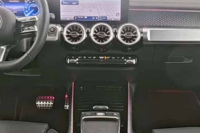 Mercedes-Benz EQB (2025) thumbnail 4
