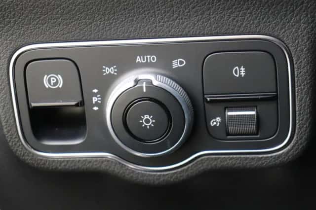 Mercedes-Benz GLA (2020) thumbnail 30