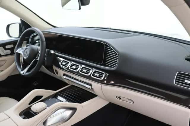 Mercedes-Benz GLE (2025) thumbnail 5