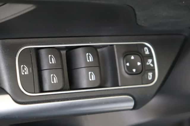 Mercedes-Benz EQA (2021) thumbnail 26