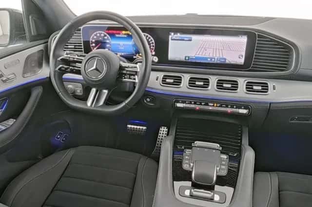 Mercedes-Benz GLE (2025) thumbnail 2